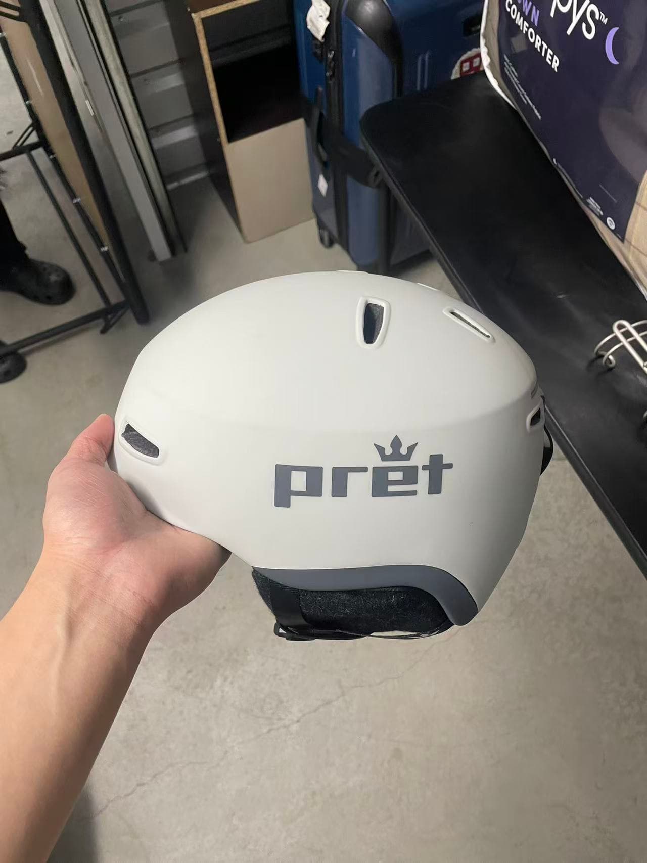 Ski helmet